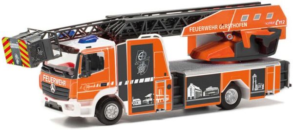 HER097604 - MERCEDES BENZ Atego Feuerwehrauto mit Kofferraum und Drehleiter - 1