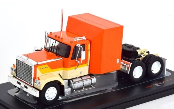 IXOTR129.22 - GMC General 6x4 1980 Orange und Beige - 1