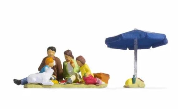 NOC15599 - Familie beim Picknick - 1