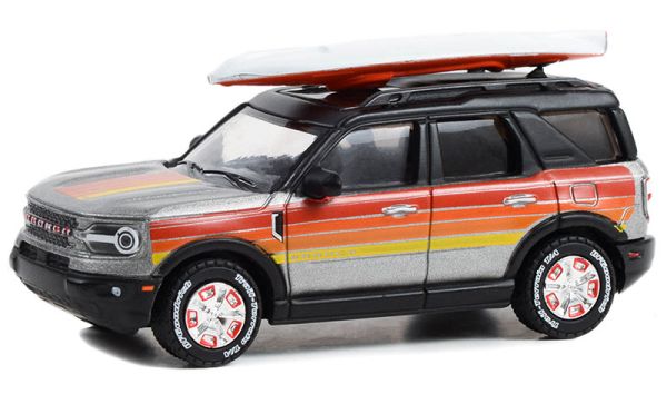 GREEN30417 - FORD Bronco Sport Outer Banks 2022 mit Kajak aus der Serie FREE WHEELIN' BRONCO. - 1