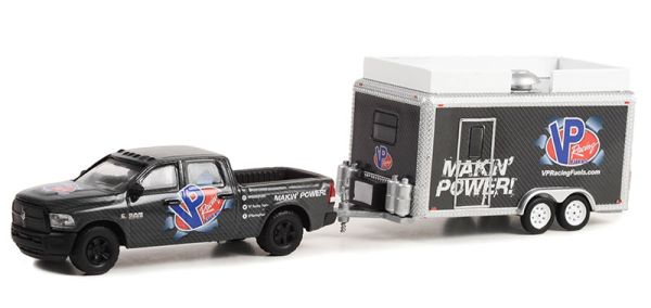 GREEN32270-C - DODGE RAM 2500 VP-RACING FUELS-MAKIN mit Anhänger aus der Serie HITCH & TOW unter Blister. - 1