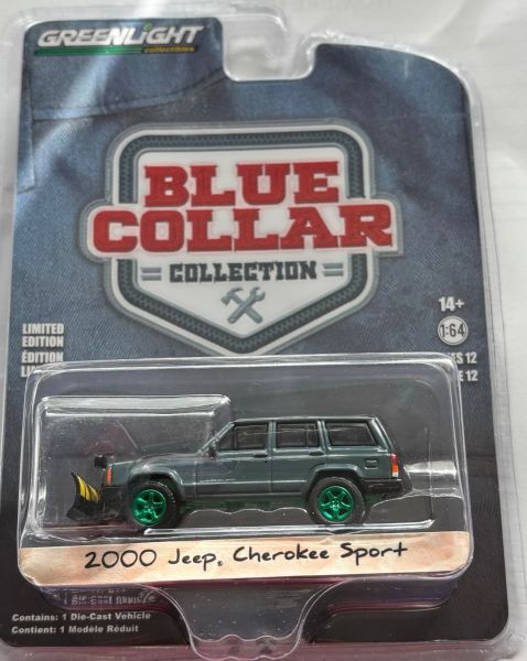 GREEN35260-E_VERT - JEEP Cherokee sport 2000 mit Schneepflug und grünen Felgen aus der BLUE COLLAR Serie in Blisterverpackung - 1