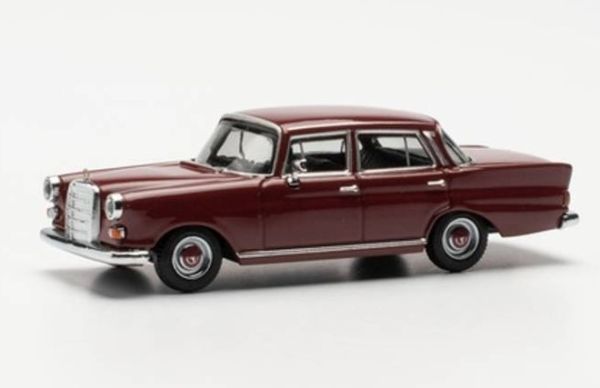 HER420457-002 - MERCEDES 200 fintail weinrot - 1