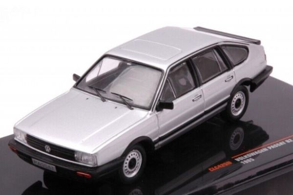 IXOCLC425N - VOLKSWAGEN Passat B2 1985 grau - 1