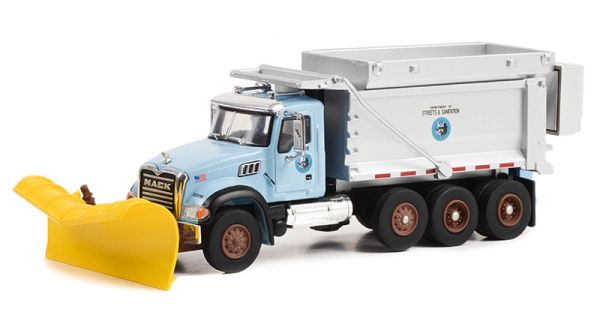 GREEN45170-B - MACK Granite mit Schneepflug und Salzstreuer 2019 von der SD TRUCKS Serie unter Blisterverpackung. - 1