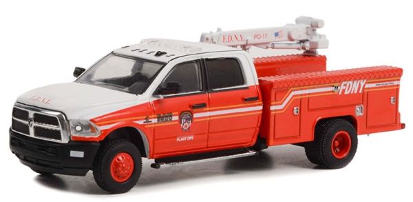 GREEN46100-D - DODGE RAM 3500 2018 mit Doppelkran FDNY unter Blister. - 1