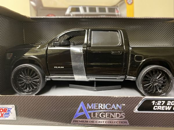 MMX79357ZW - DODGE RAM 1500 Crew Cab Laramie 2019 Schwarz. - 1