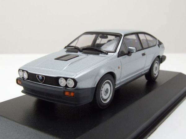 MXC940120141 - ALFA ROMEO GTV 6 1983 silberfarbig - 1