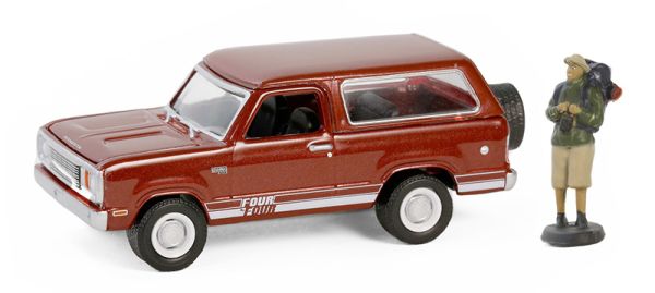 GREEN97160-C - PLYMOUTH Trail Duster 1978 mit Figur aus der THE HOBBY SHOP-Serie in Blisterverpackung - 1