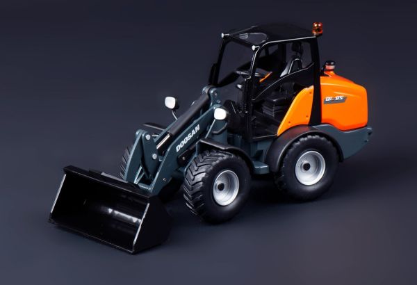 IMC99-10103 - DOOSAN Radlader DL 85 - 1