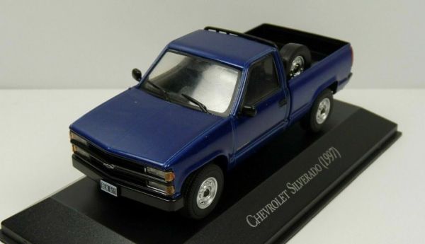 MAGARGAQV07 - CHEVROLET Silverado 1997 Blau - 1