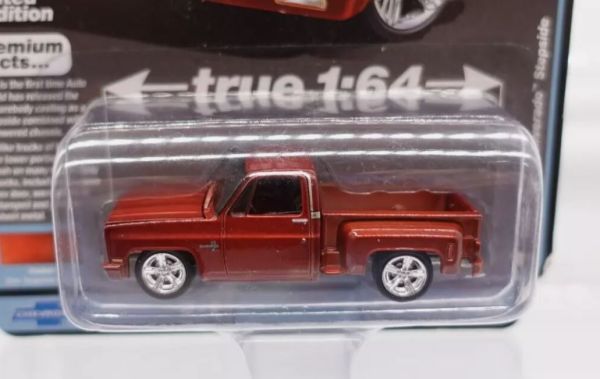 AW64392B-D - CHEVY Silverado Stepside 1983 Braun – im Blister - 1