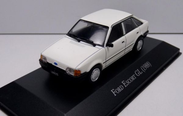 MAGARG53-01 - FORD Escort GL 1988 Weiß im Blister - 1