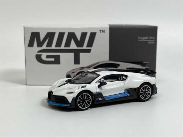 MGT00661-L - BUGATTI Divo LHD Weiß - 1