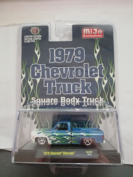 M2M-31500MJS42 - CHEVROLET Silverado 1979 blau und weiß mit Ghost Flames - 1