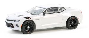 GREEN13350-E - CHEVROLET Camaro SS 2018 Weiß aus der GL MUSCLE-Serie in Blisterverpackung