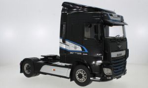 PRX30212 - DAF XF Space Cab 4x2 2018 Schwarz