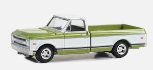 GREEN37300-C - CHEVROLET C-10 Custom 1972 aus der Serie 50th Anniversary BARRETT JACKSON in Blisterverpackung.