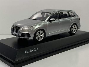 SPA5011407613 - AUDI Q7 2015 Silber