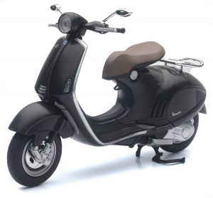 NEW57613-B - VESPA 946 Schwarz