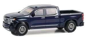 GREEN68040-A - CHEVROLET Silverado High Country 2023 Blau aus der SHOWROOM FLOOR Serie in Blisterverpackung.