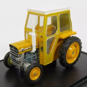 OXF76MF002 - MASSEY FERGUSON 135 mit gelber Kabine