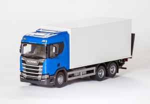 EMEK89604 - SCANIA CR 6x4 blau mit Kasten und Heckklappe