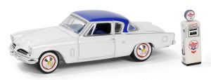 GREEN97160-B - STUDEBAKER Commander Starliner 1954 mit Vintage-Benzinpumpe aus der THE HOBBY SHOP-Serie in Blisterverpackung