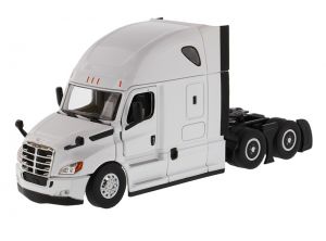 DCM71027 - FREIGHTLINER Cascadia 6x4 Weiß