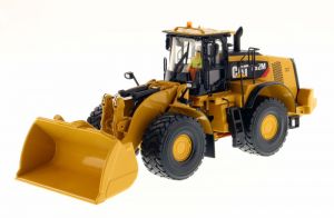 DCM85292 - CATERPILLAR 982M Radlader mit Fahrer und Metallkiste