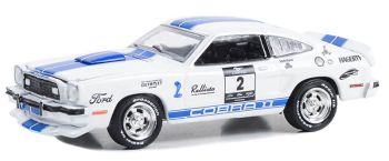 GREEN13340-B - FORD Mustang II Cobra II #2 1976 aus der THE STAMPEDE-Serie unter Blisterverpackung.