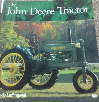 ERT1377 - Buch über alte JOHN DEERE Traktoren in englischer Sprache