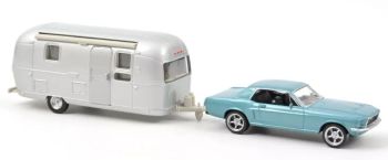 NOREV270582 - FORD Mustang 1968 Blau Metallic mit Wohnwagen Airstream Jet-car.