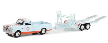 GREEN32270-A - CHEVROLET C-10 1968 mit Autotür GULF aus der Serie HITCH & TOW in Blisterverpackung.