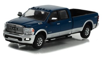 GREEN35250-F - DODGE Ram 2500 Laramie 4x4 2022 aus der ALL TERRAIN Serie unter Blisterverpackung.