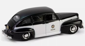 GREEN43040-A - FORD Fordor 1947 aus der Serie HOT PURSUIT in Blisterverpackung