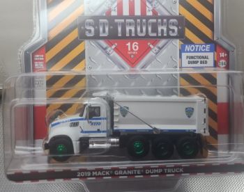 GREEN45160-BVERT - MACK granite Kipper 8x4 2019 Polizei NYPD Serie S.D TRUCKS