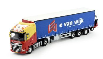 TEK83736 - DAF XG 4x2 mit 3-achsigem Anhänger und Gabelstapler E. VANWIJK