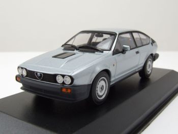 MXC940120141 - ALFA ROMEO GTV 6 1983 silberfarbig