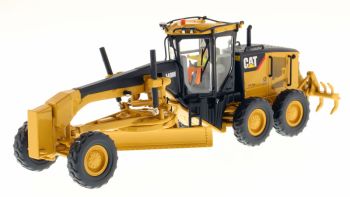 DCM85236 - CATERPILLAR 140M Grader mit Fahrer und Metallbox