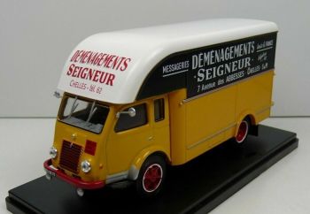 G111N034 - RENAULT 2.5 Tonnen bewegender Van Seigneur