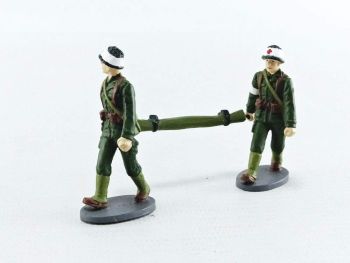 MAGMIL13G02-03 - 2 Militärfiguren mit Krankentrage und ein Soldat mit Medizintasche.