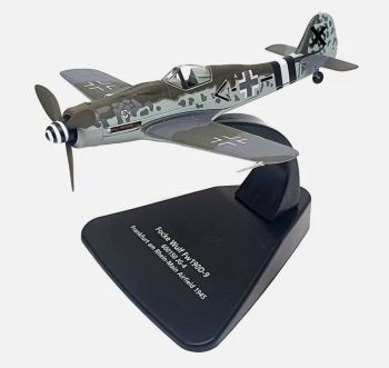 OXFAC113S - FOCKE Wulf FW190D-9 - Airfield 1945 - 600150 JG-4 - Frankfurrt am Rhein-main.