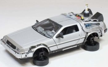 WEL22441FV-GW - DELOREAN DMC12 Back to the Future II fliegende Version